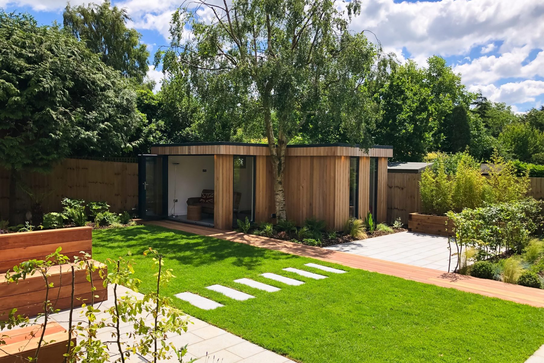 A Vivid Green garden studio – Space for play